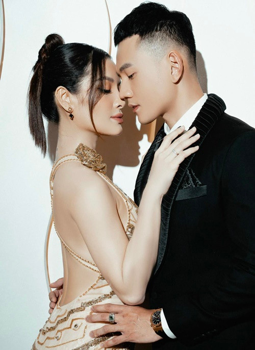 Chồng Phương Trinh Jolie yêu thương bé Mia như con ruột.