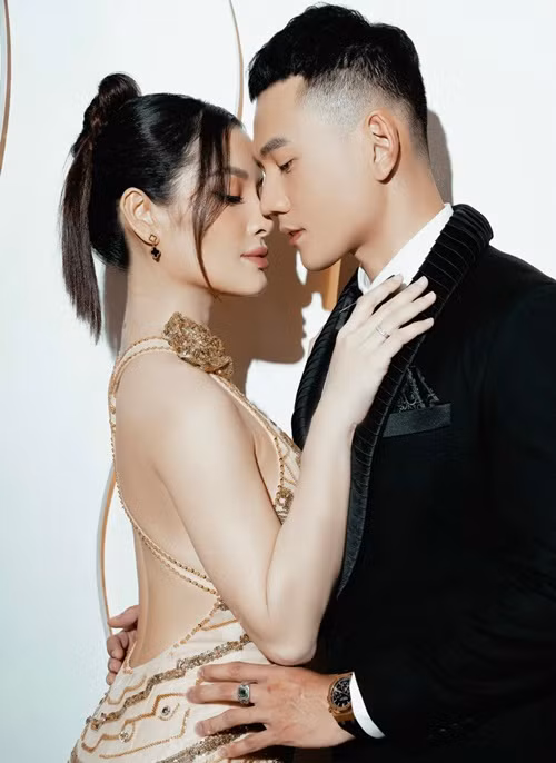 Chồng Phương Trinh Jolie yêu thương bé Mia như con ruột.