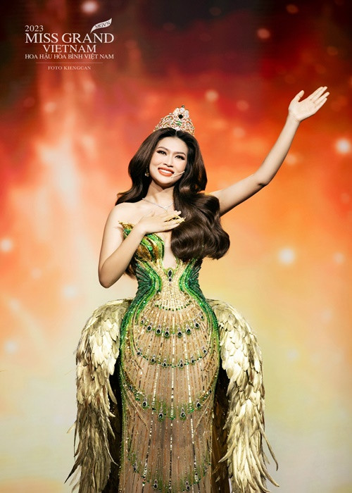 Đoàn Thiên Ân sinh năm 2000, là Hoa hậu Hòa bình Việt Nam 2022, dừng chân ở top 20 Hoa hậu Hòa bình Quốc tế 2022.