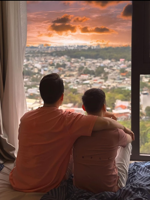 Don Nguyễn và người yêu đồng giới sống chung một nhà trong những năm qua.