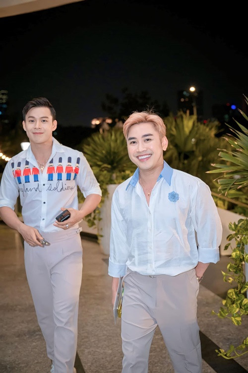 Don Nguyễn và người yêu không thể hiện tình cảm quá đà trước công chúng.