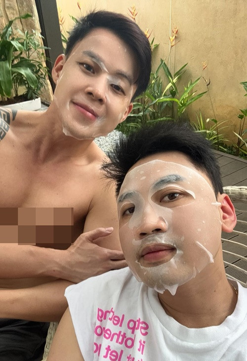 Tuy nhiên, năm 2020, đánh dấu cột mốc 10 năm bên nhau, Thanh Tú quyết định có một món quà đặc biệt dành cho Don Nguyễn. Đó là một chiếc xe hơi gần 2 tỷ đồng.