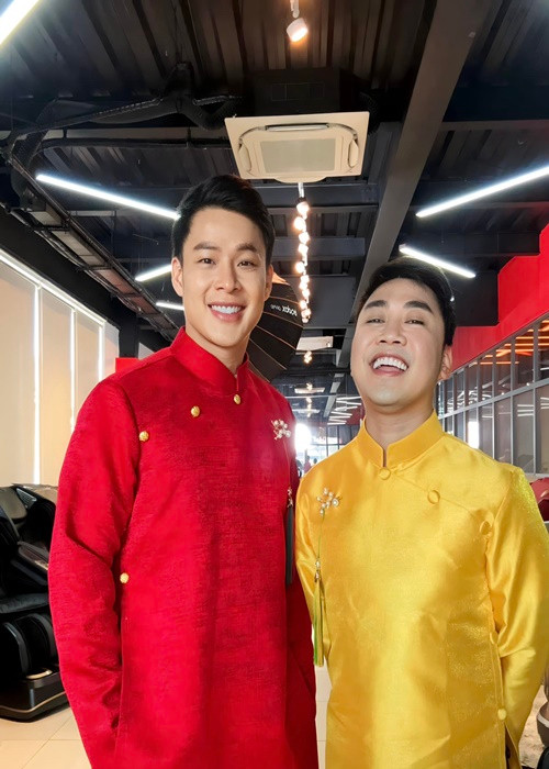 Về chuyện làm đám cưới, Don Nguyễn cho hay: "Chúng tôi sợ mất đi cái duyên của 2 đứa. Cứ sống vui vẻ hạnh phúc với nhau đến già, cần gì phải có giấy kết hôn? Ký giấy đó xong rồi có bỏ nhau được không? Câu trả lời là được! Vậy thì cần đến những thủ tục đó làm gì?".