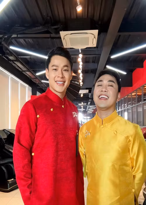 Về chuyện làm đám cưới, Don Nguyễn cho hay: "Chúng tôi sợ mất đi cái duyên của 2 đứa. Cứ sống vui vẻ hạnh phúc với nhau đến già, cần gì phải có giấy kết hôn? Ký giấy đó xong rồi có bỏ nhau được không? Câu trả lời là được! Vậy thì cần đến những thủ tục đó làm gì?".