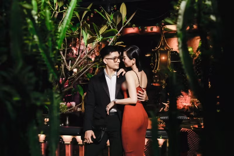 Lệ Quyên sở hữu body nuột nà, bảo sao bạn trai kém 12 tuổi mê mẩn.