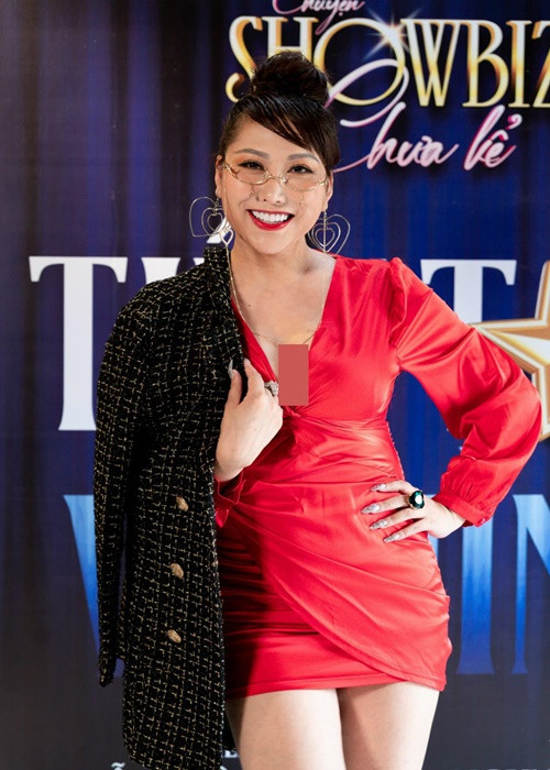 Theo Vietnamnet, năm 2022, trong một chương trình, Phi Thanh Vân cho hay, khi cuộc hôn nhân thứ hai rạn nứt, cô rất đau khổ, vật vã. Sau khi ly dị, Phi Thanh Vân chông chênh về tinh thần. Từ than thân trách phận, đổ lỗi, cô dần tìm ra lối thoát và chữa lành nỗi đau cho mình. Ảnh: FBNV.