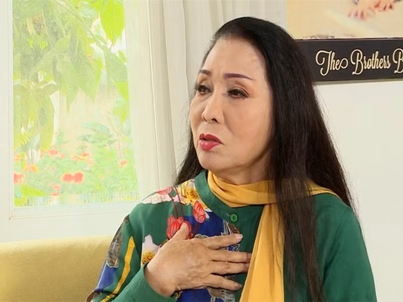 Vợ chồng NSND Bạch Tuyết có một cậu con trai tên Bảo Giang. Tuổi xế chiều, nữ nghệ sĩ và người chồng thứ hai không gắn bó. Ảnh: Vietnamnet.