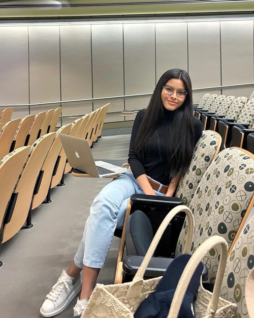 Phương Thảo đã tốt nghiệp thạc sĩ ngành Quản trị thương hiệu cao cấp tại đại học Regent's University London (Anh) và tốt nghiệp loại xuất sắc tại đại học University of Portsmouth (Anh). Ảnh: FBNV.