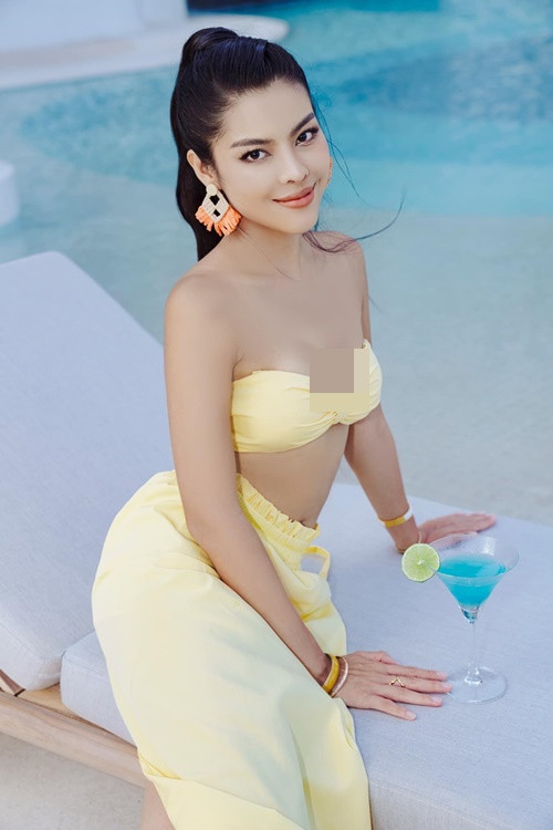 Năm 2023, Lê Phương Thảo trở thành tâm điểm của dư luận sau khi đăng tải video trên trang cá nhân TikTok thể hiện quan điểm về "sugar baby". Cụ thể trong video, Phương Thảo chia sẻ: "Mình ủng hộ các bạn nữ làm "sugar baby" nhé miễn là các bạn đừng làm người thứ ba để đi phá hoại hạnh phúc gia đình của người khác là được rồi. Các bạn cứ yêu những người lớn tuổi hơn mình. Hầu hết bây giờ những người trẻ bản thân còn lo chưa xong, phải lo xây dựng sự nghiệp, đang đi lo kiếm tiền thì chăm sóc cho các bạn kiểu gì...". Ảnh: FBNV.