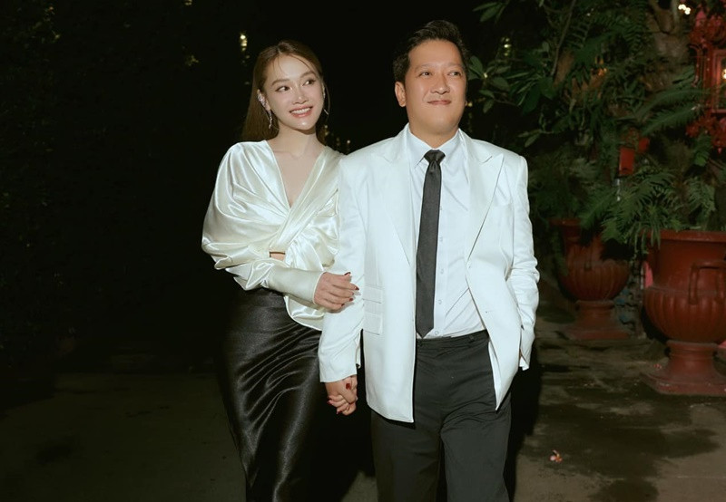 Nữ diễn viên phim Tuổi thanh xuân khoe được ông xã yêu thương, túc trực bên cạnh khi mang bầu dù công việc của anh rất bận rộn. Ảnh: FBNV.