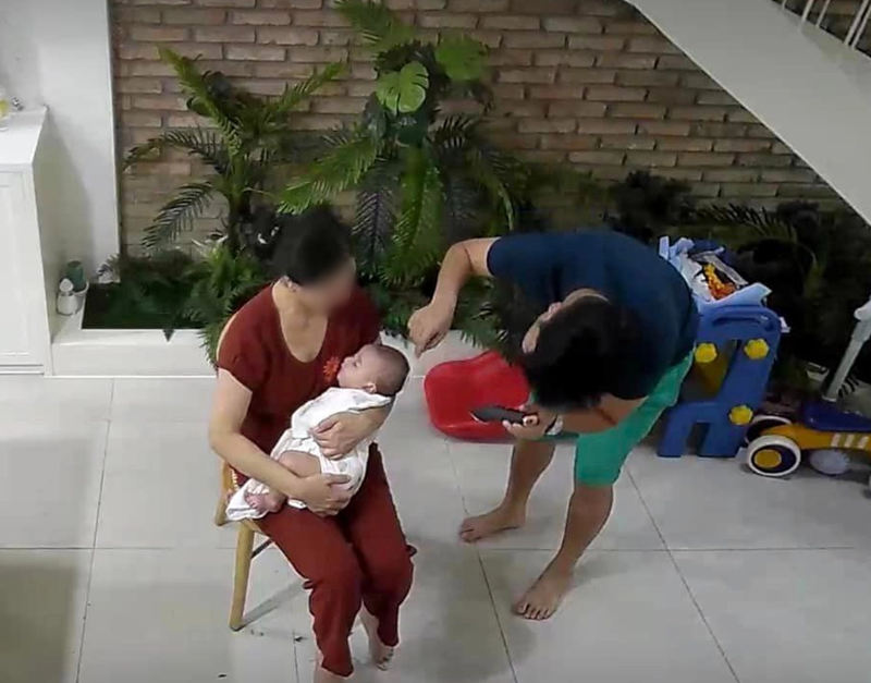 Nam danh hài tự tay cắt tóc cho các con. Ảnh: FBNV.