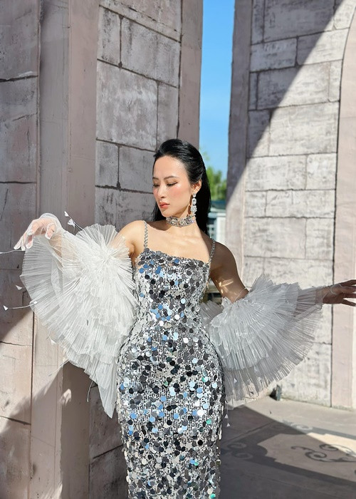 Angela Phương Trinh hiện kinh doanh, nhận lời quảng cáo trên trang cá nhân.