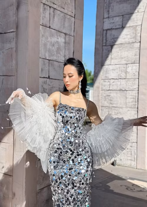 Angela Phương Trinh hiện kinh doanh, nhận lời quảng cáo trên trang cá nhân.