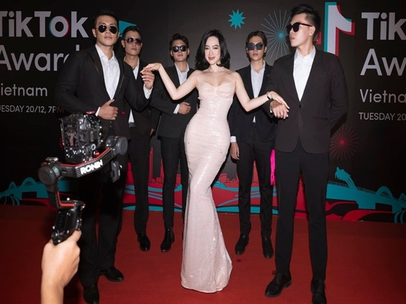 “Bà mẹ nhí” thi thoảng tham gia sự kiện giải trí.