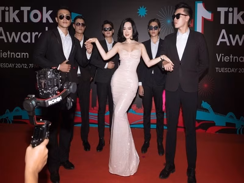 “Bà mẹ nhí” thi thoảng tham gia sự kiện giải trí.