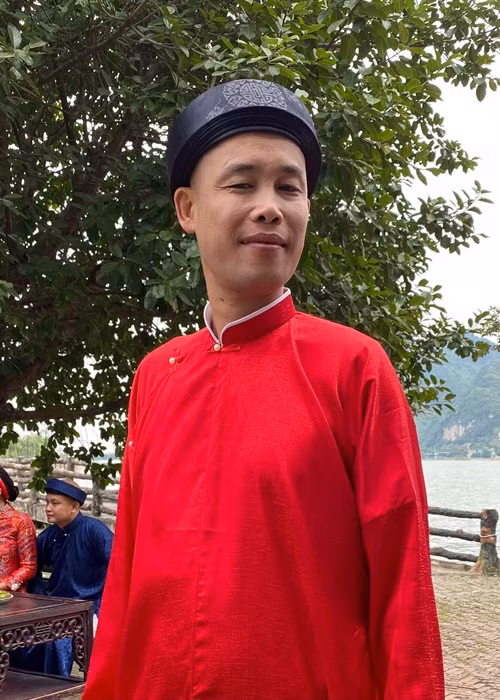 Anh chia sẻ trên Đời Sống Pháp Luật về câu hỏi có đóng Táo quân không: "Không ai cho những người như tôi đóng Táo quân đâu. Tôi cũng phải nhìn nhận điều đấy một cách sòng phẳng. Nói chung là câu chuyện của tôi hết lần này đến lần khác, chuyện nọ đến chuyện kia thành ra là khó để trở lại sân khấu Táo quân". Ảnh: FBNV.