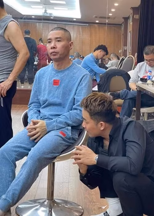 Vì lý do sức khỏe, Công Lý vắng mặt trong Táo quân 2022. Đến Táo quân 2023, anh trở lại. Ảnh: FBNV.