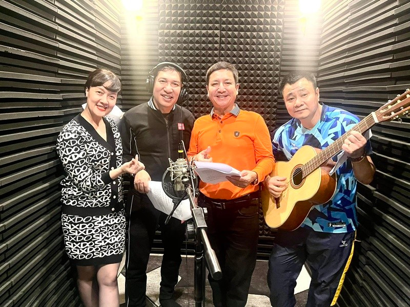 Mới đây, ê-kíp Táo quân 2024 khởi động tập luyện. Đến nay, nghệ sĩ Công Lý vắng mặt trong loạt ảnh hậu trường tập luyện chương trình. Ảnh: FBNV.