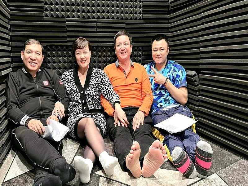 Nghệ sĩ Chí Trung đã đăng tải một số hình ảnh hậu trường tập luyện Táo quân 2024. Ảnh: FBNV.