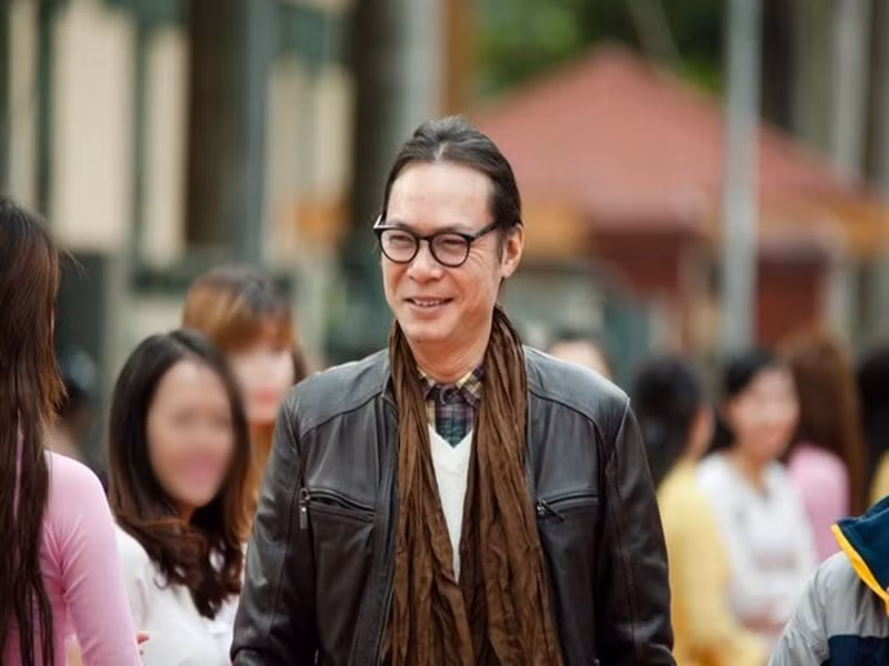 Nghệ sĩ Chí Trung chia sẻ trên Dân Trí, Táo quân 2024 do nghệ sĩ Trần Lực làm đạo diễn. Tuy nhiên sau đó, chia sẻ trên Tiền Phong, Trần Lực lại cho biết: "Năm nay tôi chưa có duyên với Táo quân". Sau đó, theo An Ninh Thủ Đô, Trần Lực vẫn làm đạo diễn Táo quân 2024. Ảnh: An Ninh Thủ Đô.