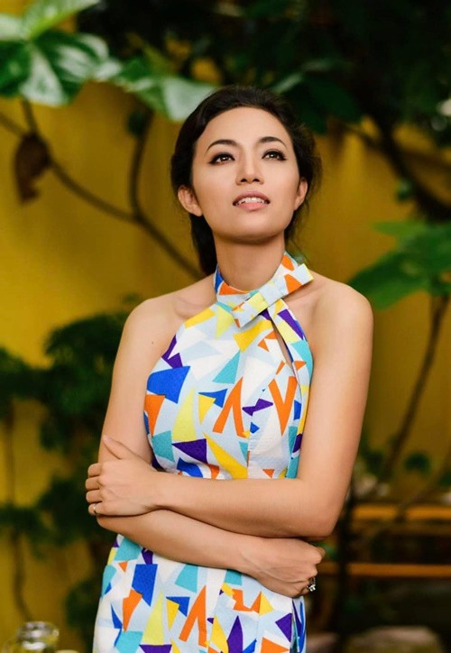 Tinna Tình lần đầu biết yêu vào năm 18 tuổi. Thời điểm đó, cô mới về nước nên hay qua lại giữa Việt Nam và CH Czech. Ảnh: FBNV.