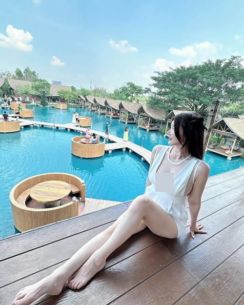 Vòng một của cô nàng cực ấn tượng bởi căng tràn sức sống.