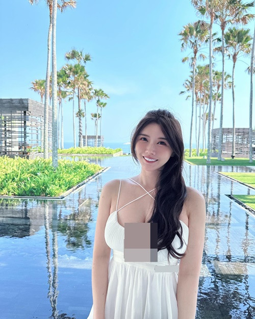 Cô nàng sở hữu thương hiệu quần áo riêng và kinh doanh một cơ sở làm đẹp.