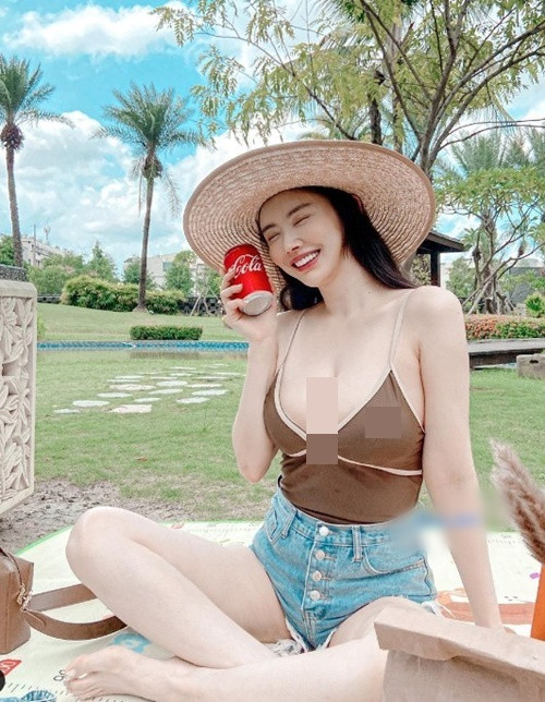 Các cư dân mạng để lại bình luận khen ngợi cô nàng: "Nữ thần hoàn hảo", "Người đẹp có dáng chuẩn", "Dáng vẻ quyến rũ của bạn thực sự khiến tôi khó tập trung".