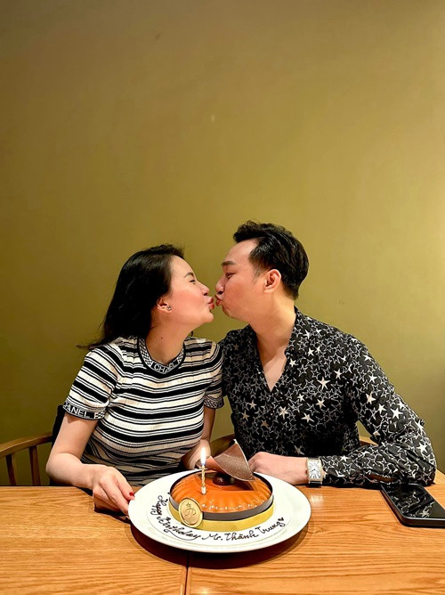 Vợ Thành Trung sinh năm 1991, từng là tiếp viên hàng không.