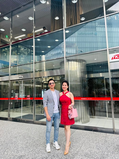 Ngọc Hương cho biết Thành Trung luôn tôn trọng cô. Mỗi dịp lễ Tết hay kỷ niệm, cô được chồng tặng những món quà đồ hiệu đắt tiền hoặc được đưa đi du lịch, ăn uống.