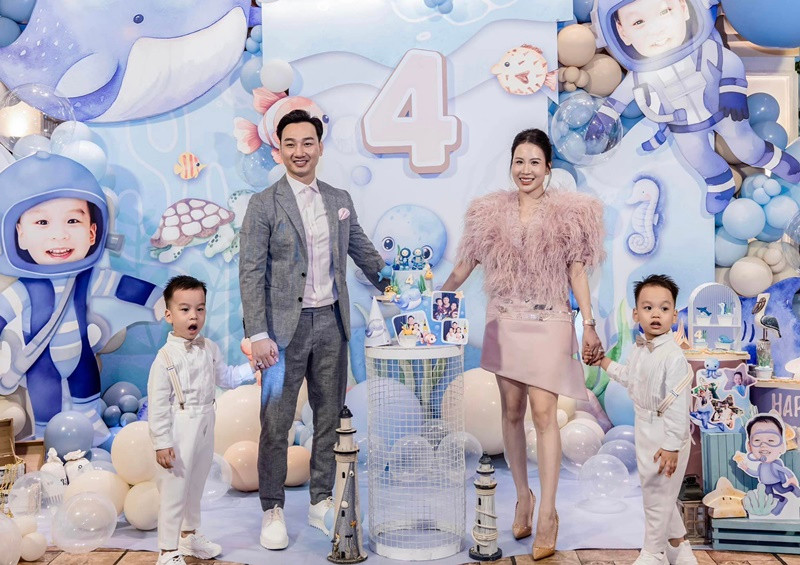 "Khi con gái về nhà và nhìn vào các em, qua ánh mắt của con, cách mà một tuần ở với các em, cho các em ăn và sự quyến luyến khi trở lại Sài Gòn, tôi hiểu rằng, đó là tình yêu thật. Đó là cảm xúc, sự kết nối của huyết thống", nam MC chia sẻ trên Tiền Phong.