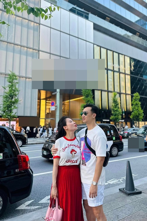 Thành Trung từng khen ngợi vợ rất dũng cảm, dám chấp nhận anh giữa những người đàn ông khác, chắc chắn hơn, có điều kiện hơn, đỡ phức tạp hơn.