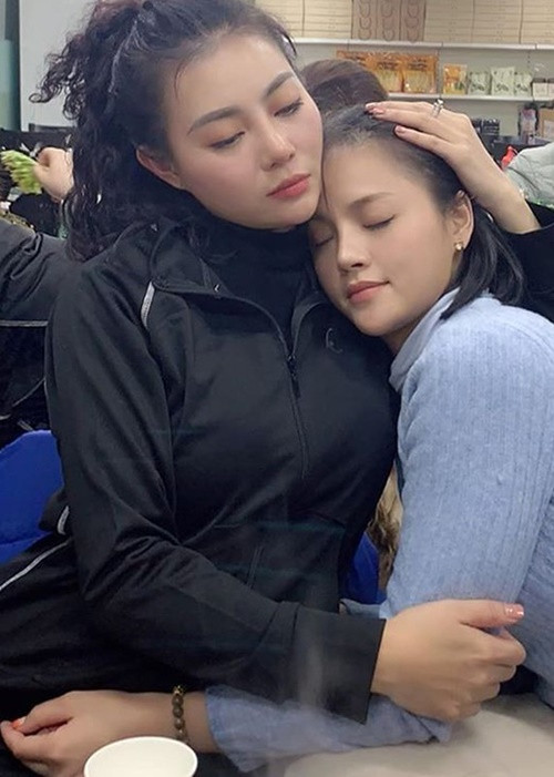 Khi được hỏi về thành công của Thu Quỳnh, Thanh Hương bày tỏ cô vui mừng khi người đồng nghiệp của mình có được những vai diễn ấn tượng.