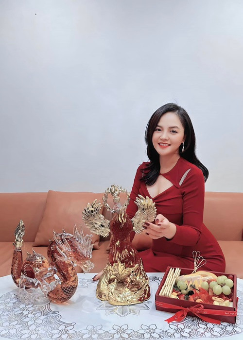 Trong một cuộc phỏng vấn, Thu Quỳnh cho biết, người đàn ông hiện tại của cô giống như một tri kỷ. Cô không tiết lộ bố của con thứ hai vì muốn giữ sự riêng tư.