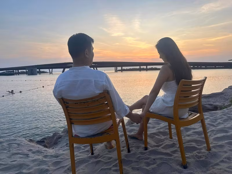 Van Hugo tinh tu ben chong doanh nhan truoc dam cuoi