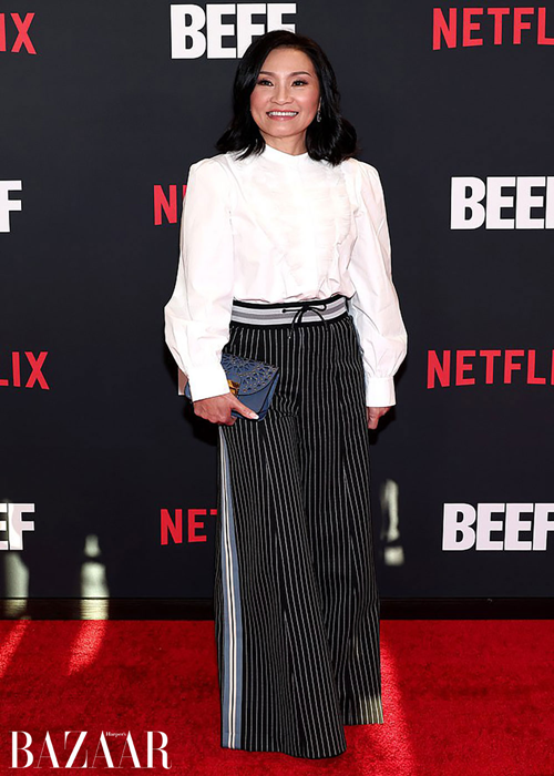 Hồng Đào tươi rói trên thảm đỏ ra mắt phim Beef. Ảnh: Shuttershock.