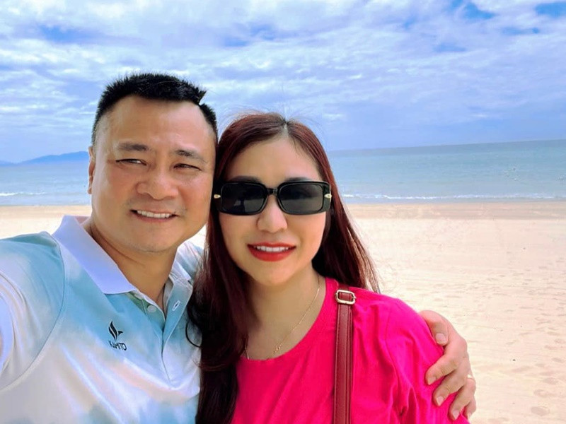 "Tôi thuộc dạng người mà nói như anh Xuân Hinh là lương nộp đủ, ngủ tại nhà. Nói chung tôi lành lắm nên vợ không có gì phải lo lắng cả", anh chia sẻ.