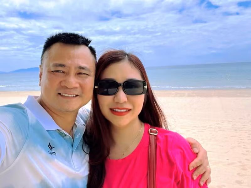 "Tôi thuộc dạng người mà nói như anh Xuân Hinh là lương nộp đủ, ngủ tại nhà. Nói chung tôi lành lắm nên vợ không có gì phải lo lắng cả", anh chia sẻ.