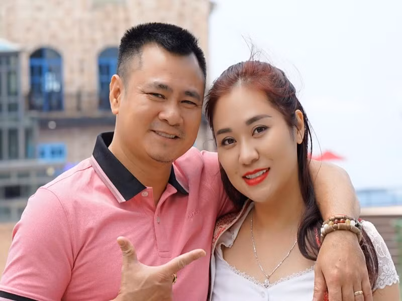 Tự Long chia sẻ trên Dân Trí, anh cảm thấy may mắn vì gặp được người phụ nữ hiểu mình và chu đáo với gia đình chồng như Minh Nguyệt.