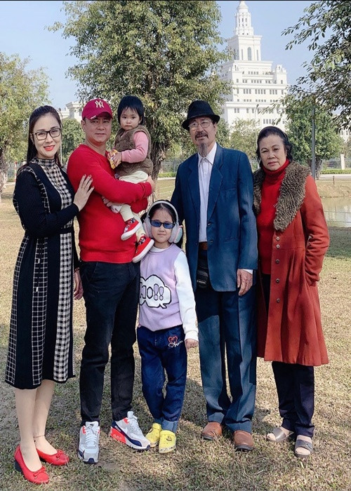 Minh Nguyệt có mối quan hệ thân thiết với bố mẹ chồng.