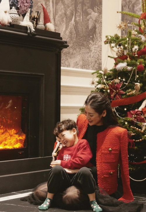 Người đẹp đang sống trong cơ ngơi hoành tráng cùng chồng con.