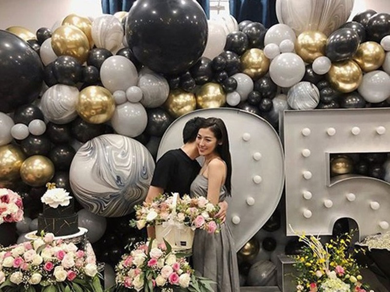 Khi Tú Anh mang bầu con trai đầu lòng, Gia Lộc tự tay chuẩn bị thức ăn đêm cho vợ.