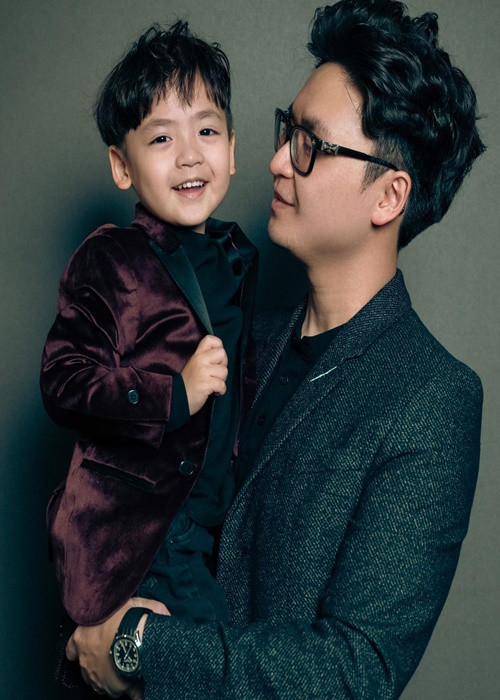 Gia Lộc không hoạt động trong showbiz. Có lẽ vì vậy, anh không muốn lộ diện quá nhiều.