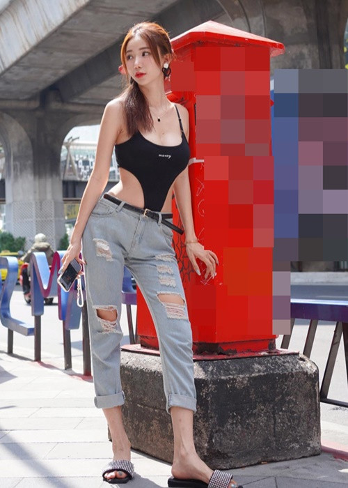 Nhiều cư dân mạng cho rằng Tan Pei Yu nên chọn trang phục phù hợp hoàn cảnh.