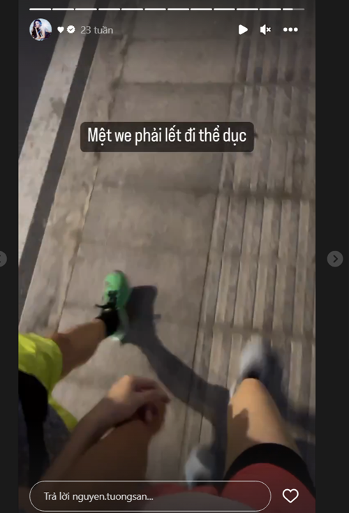 Nàng hậu cùng ông xã đi tập thể dục. Ảnh: Instagram.