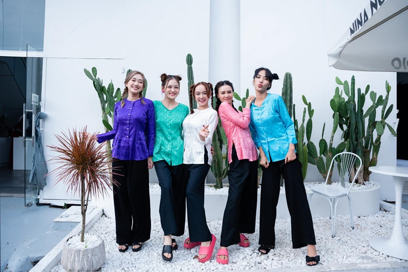 Thùy Anh, Phương Lan, Thoại Tiên và Lan Ngọc đọ sắc khi mặc áo bà ba.