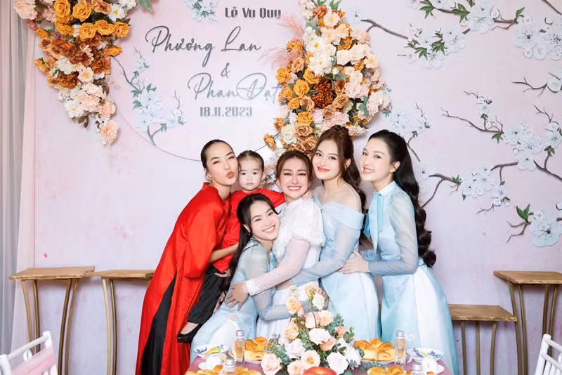 Lan Ngọc và Thùy Anh làm phù dâu cho Phương Lan.