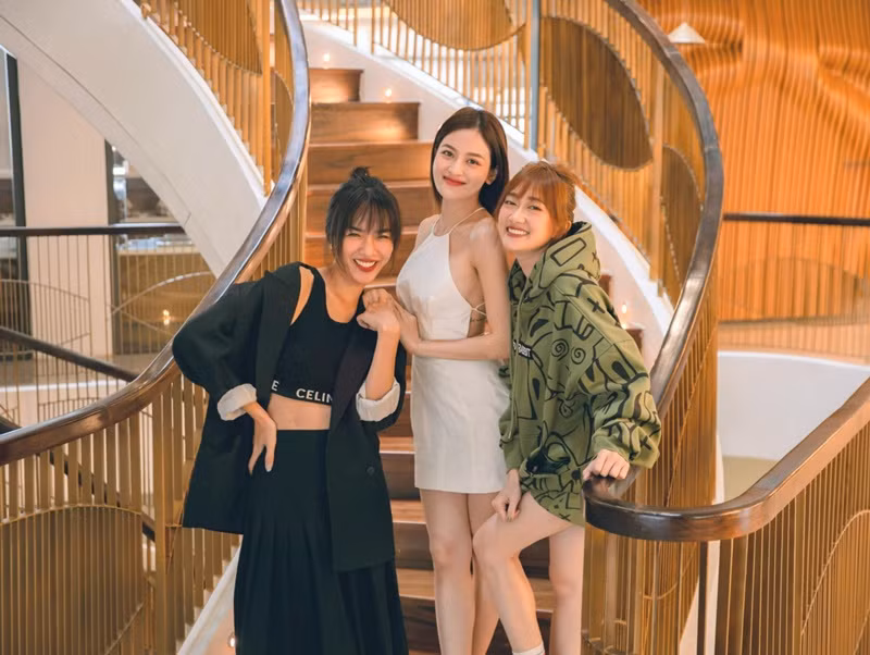 Thùy Anh, Phương Lan và Lan Ngọc theo đuổi sự nghiệp diễn xuất còn Thoại Tiên tập trung kinh doanh.