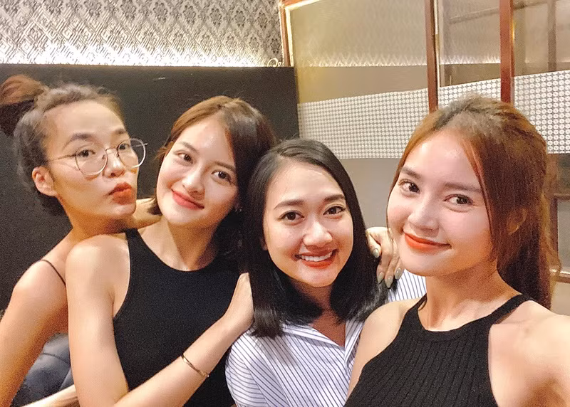 Theo Thùy Anh, cô có một chút sự ghen tỵ với Lan Ngọc nhưng sự ghen tỵ này tích cực, theo hướng muốn phát triển bản thân chứ không phải xấu xa, hơn thua.