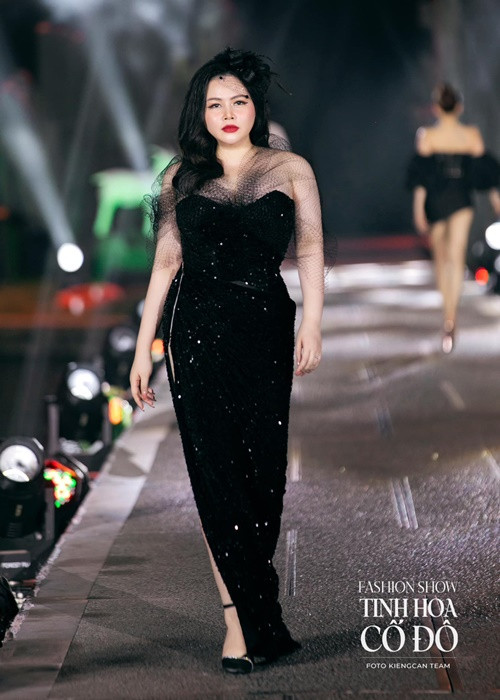 Trương Phương tự tin catwalk trên các sàn diễn thời trang.